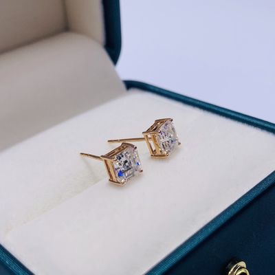 जन्मदिन के उपहार के लिए क्यूबिक 18K सोने Moissanite डायमंड स्टड झुमके