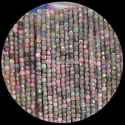 DIY आभूषण के लिए रंगीन मिनी घन रत्न मोती गुलाबी ओपल और हरे रंग के एगेट स्ट्रैंड्स
